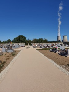 Aménagement des allées de cimetière en béton poreux (béton drainant)