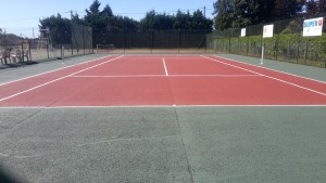 Après la peinture sur le terrain de tennis