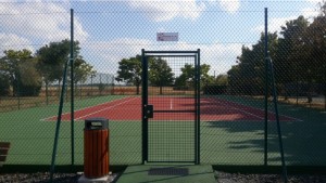 Rénovation d'un court de tennis après  la peinture