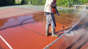 Nettoyage Démoussage de terrain de tennis en résines