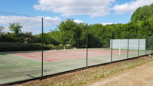Terrain de tennis nettoyé